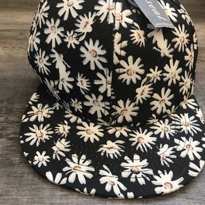Wet Seal Accessories - Wet Seal Black Baseball Cap with Daisy Design Wet Seal Accessories - Wet Seal Black Baseball Cap with Daisy Design